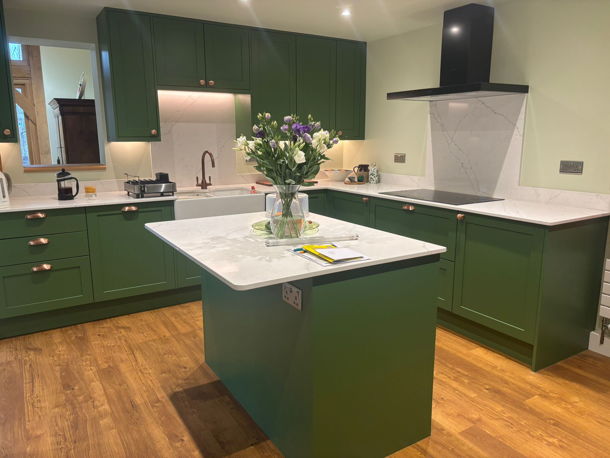 Painted Traditional Shaker Kitchen in Wallingford