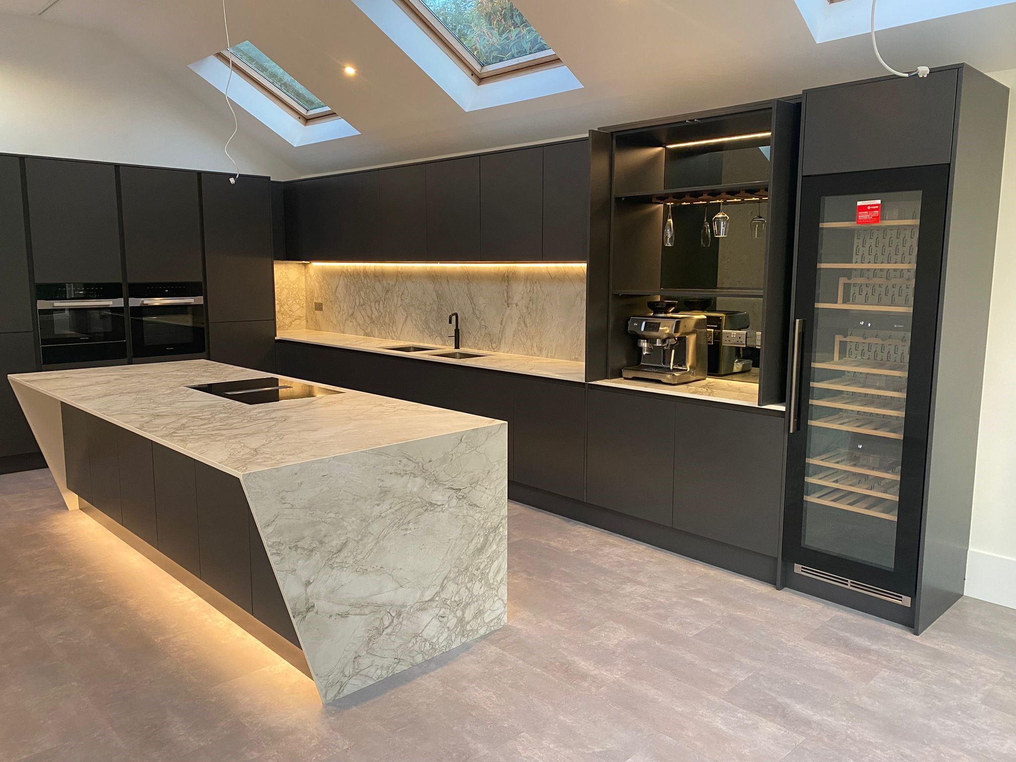 Modern Painted Kitchen in Preston Crowmarsh